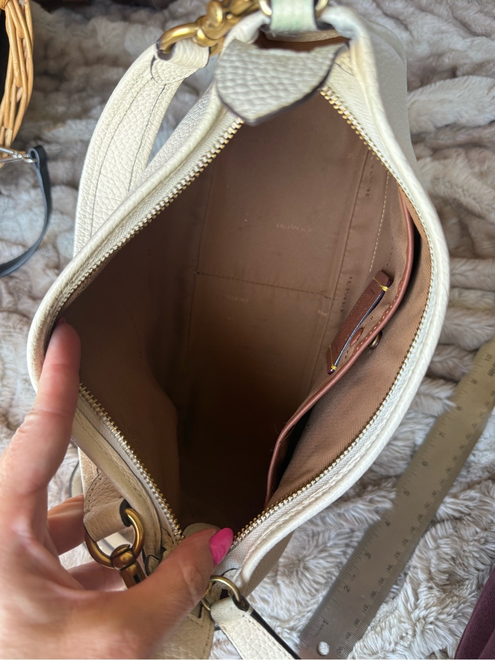 Coach Cream Pebbled Leather Shoulder Bag with Gold Hardware - Picture 5 of 7